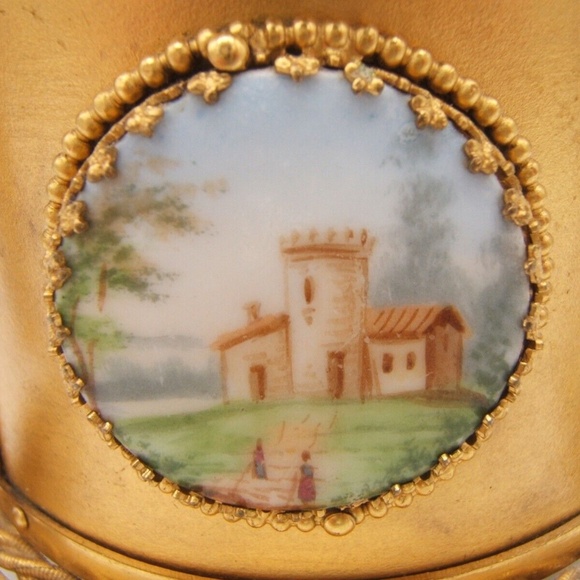 Guttin Cameo Casket Box - Picture 8 of 9